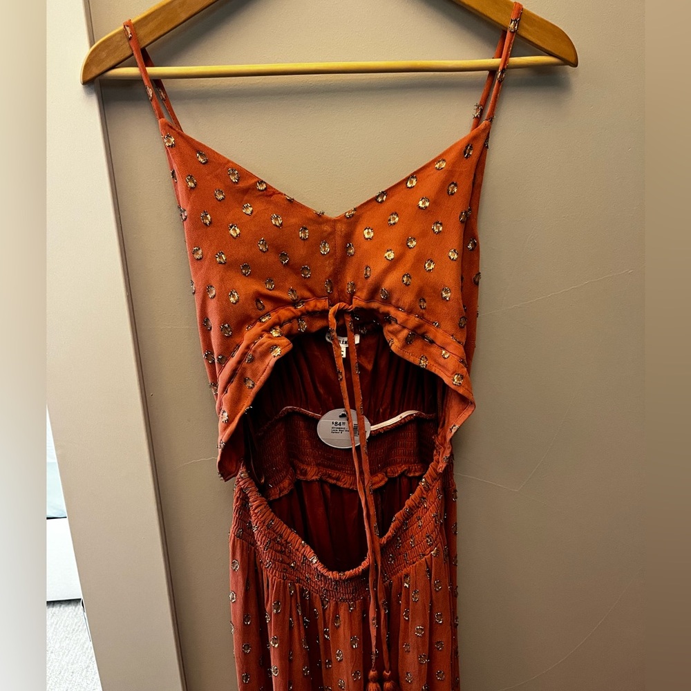 Maxi En Crème dress, cut out with drawstring. Gorgeous gold textured dots.